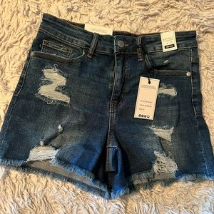 Judy blue distressed shorts! New with tags!